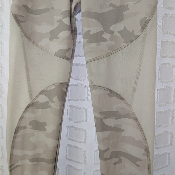 Onzie Camo Mesh Stirrup Leggings XS - Picture 4 of 12